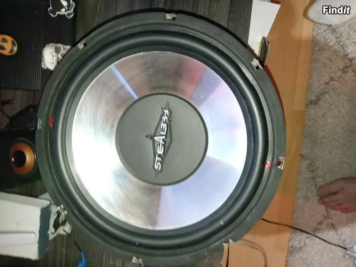 Myydään subbareita