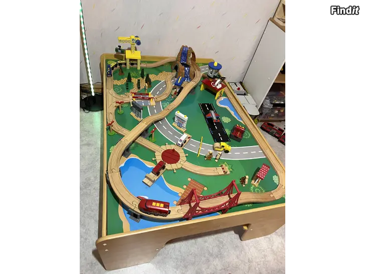 Säljes Kidkraft lekbord med tågbana