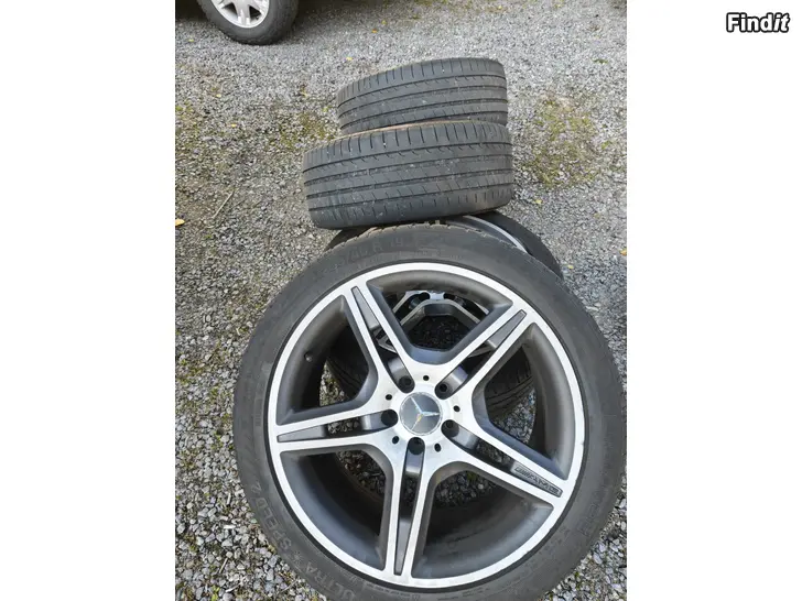 Myydään Mercedes 19 tuuman renkaat vanteilla