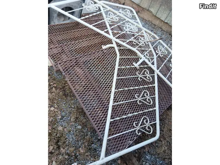 Säljes Snygg järntrappa med räcken