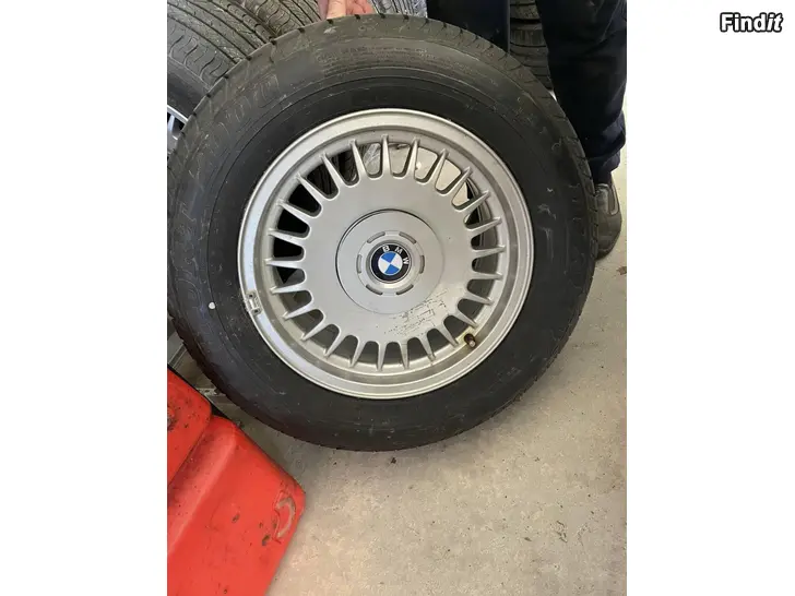 Säljes Bmw 740 däck med fälgar x 5