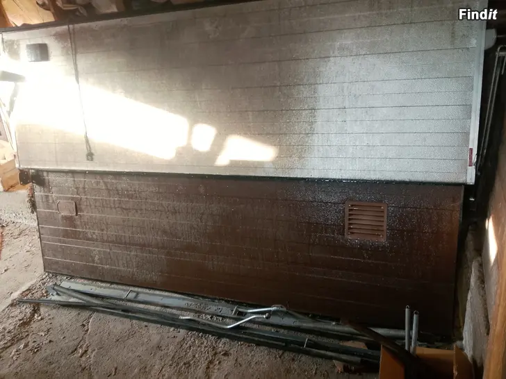 Säljes Isolerad garagedörr