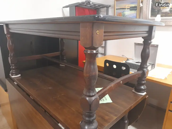 Säljes Mörkbrun soffbord