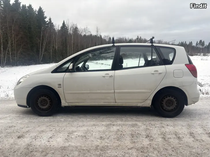 Säljes Toyota corolla 1.6 VVT-I Verso-2004