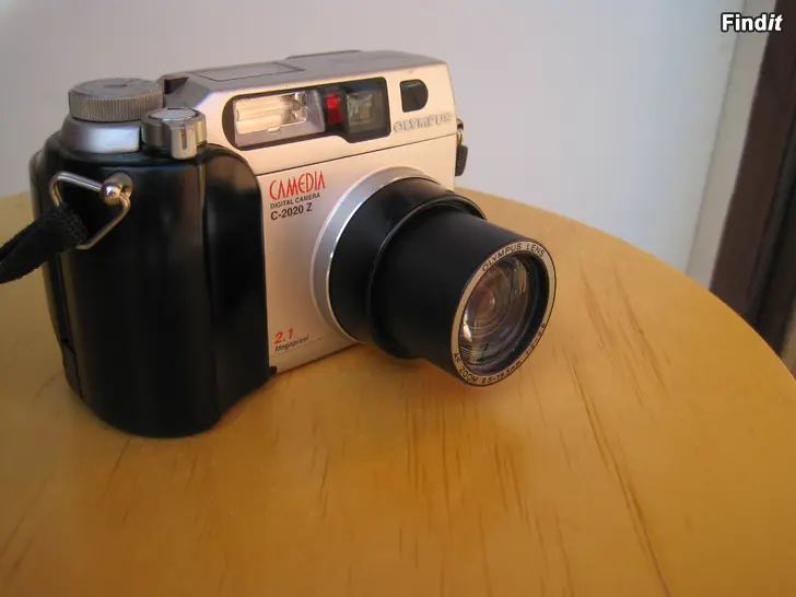 Myydään RetroKamera Olympus Camedia C 2020 Z