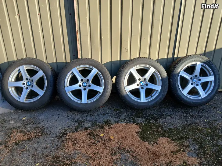 Myydään BMW 17 talvirenkaat 225/55R17 siisteillä alumiinivanteilla 5x120 jako ET30