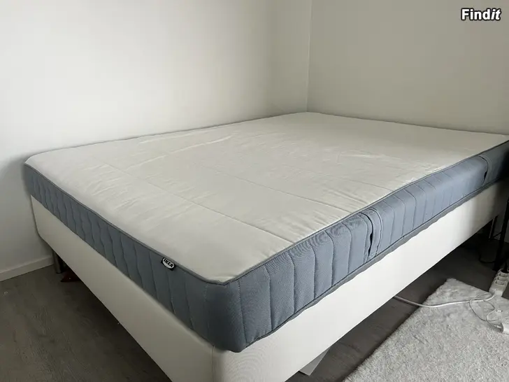 Säljes Säng 140x200