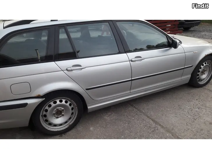 Myydään Bmw E46 farmarin oikea takaovi