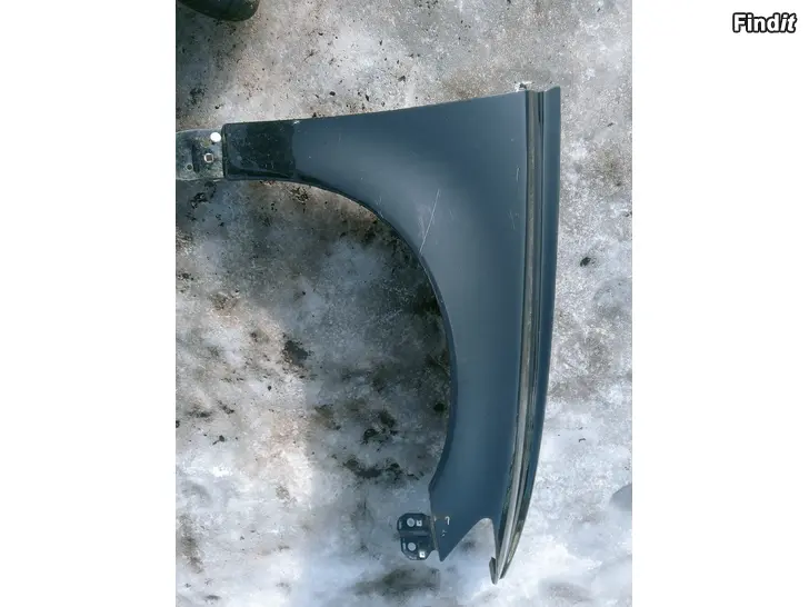 Myydään Volvo V50 2010 oikea etu lokasuoja