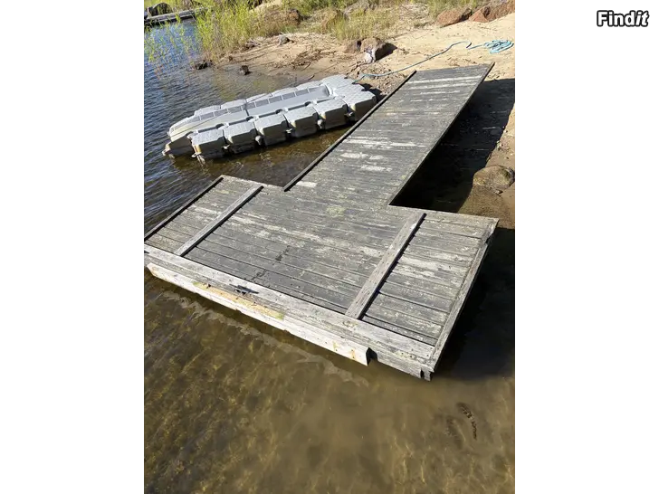 Säljes Flytbrygga med 3 x 200 liters pontoner säljes