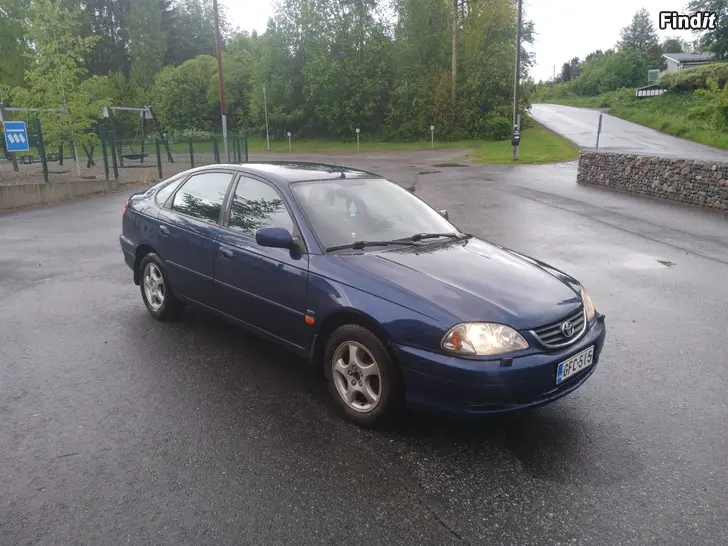 Myydään Toyota Avensis 1.8 bensa manuaali vm 2002 Facelift