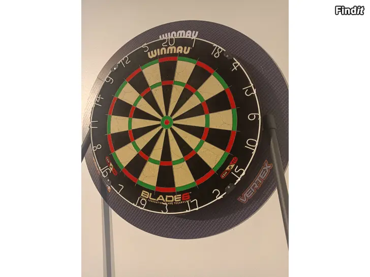 Myydään Winmau Blade 6 dartstaulu ja Winmau Vertex Stand