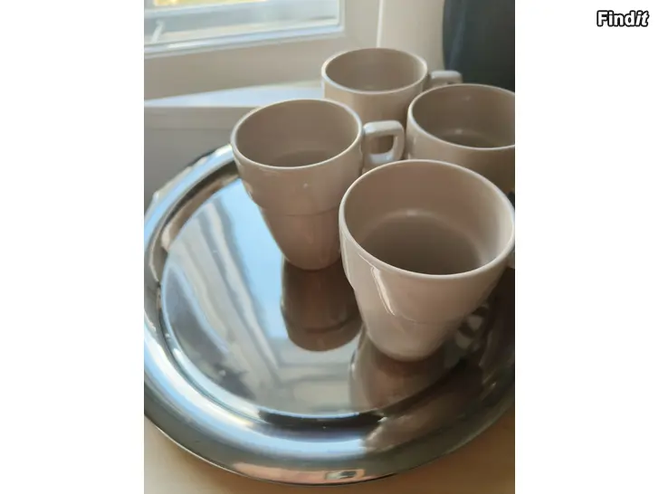 Myydään Pentikin tarjotin ja Ikean mukit