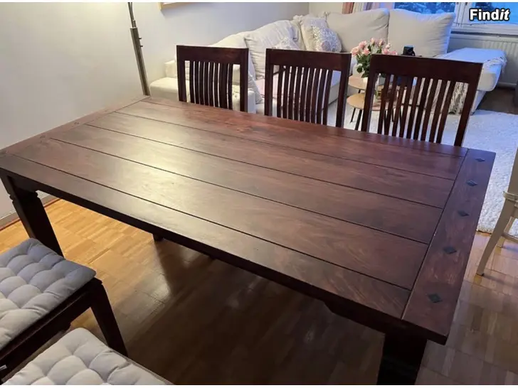 Säljes Matsalsbord + 6 stolar