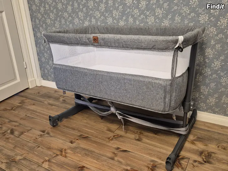Säljes Emma bedside crib / sivuvaunusänky