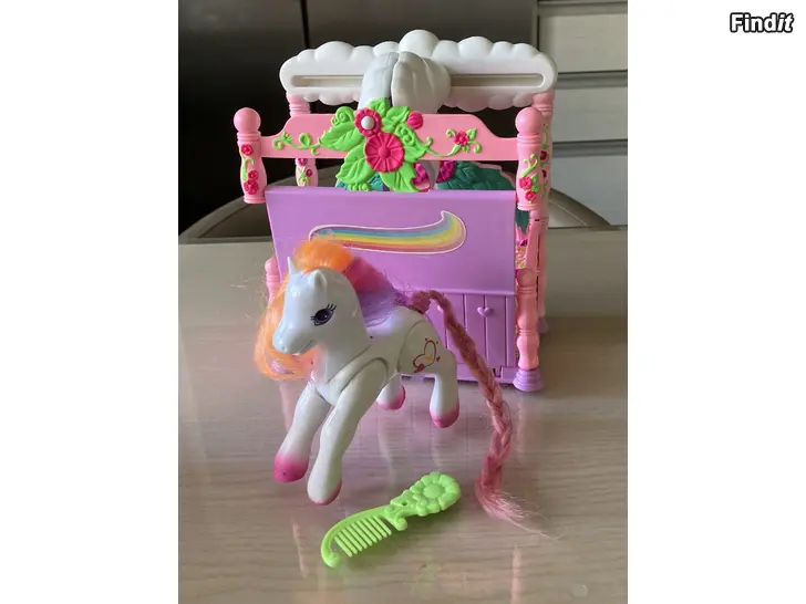 Myydään My Little Pony, Canopy Bed with Light Heart