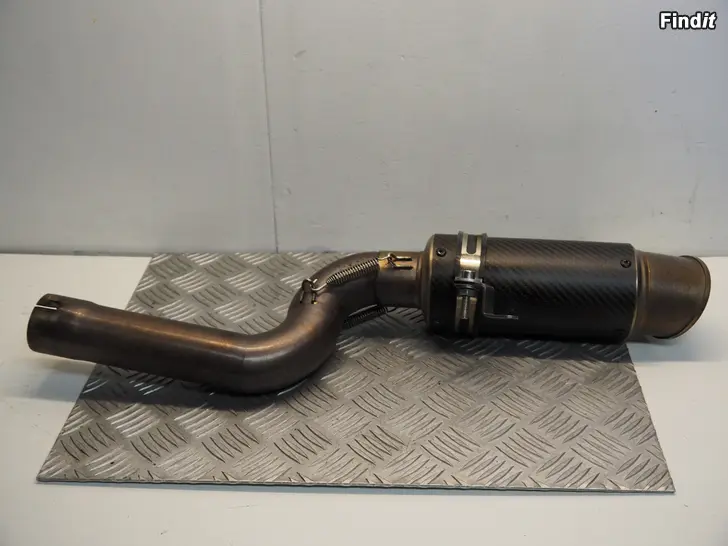 Myydään Ducati Supersport 939 S väliputki ja hiilukuitu äänenvaimentaja 51mm liitos