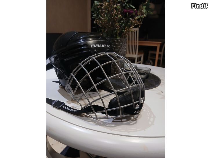 Säljes Ishockeyhjälm