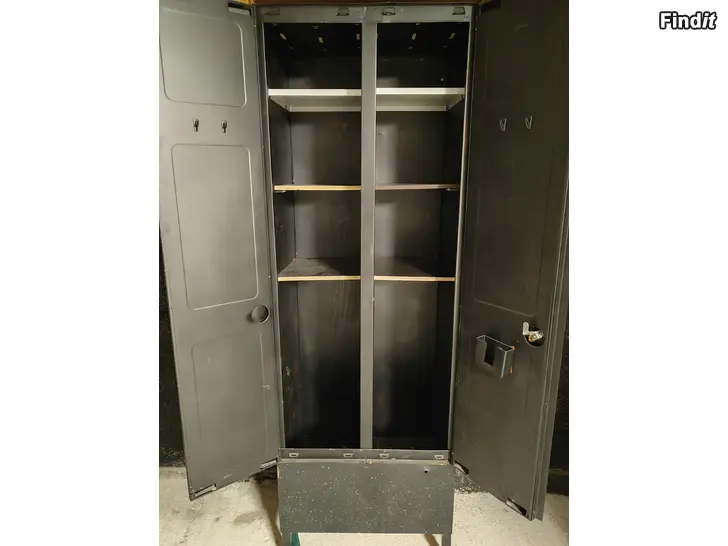 Säljes Plåtskåp Peltikaappi