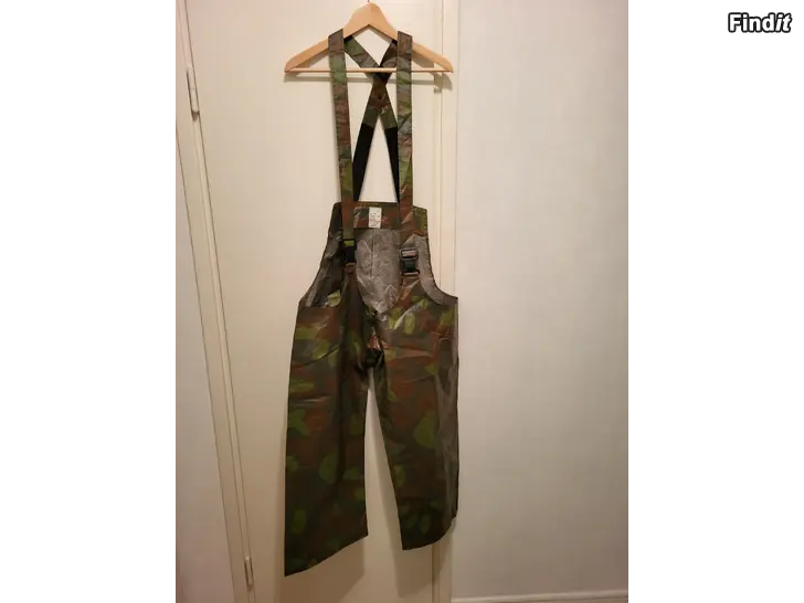 Myydään Sadehousut SA-int