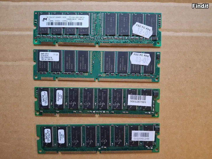 Myydään Vanhoja muistikampoja 4kpl RAM muisti 10e