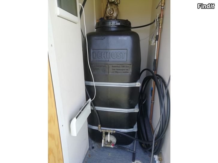 Myydään Vesisäiliö 1500 l painevesiautomaatilla/Vattenbehållare 1500 l med vattentrycksautomat