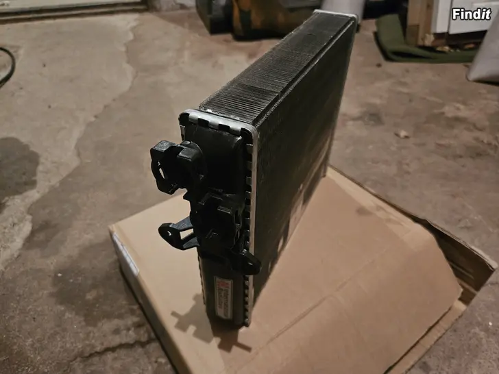 Myydään Volvo Värmeväxlare 59006110