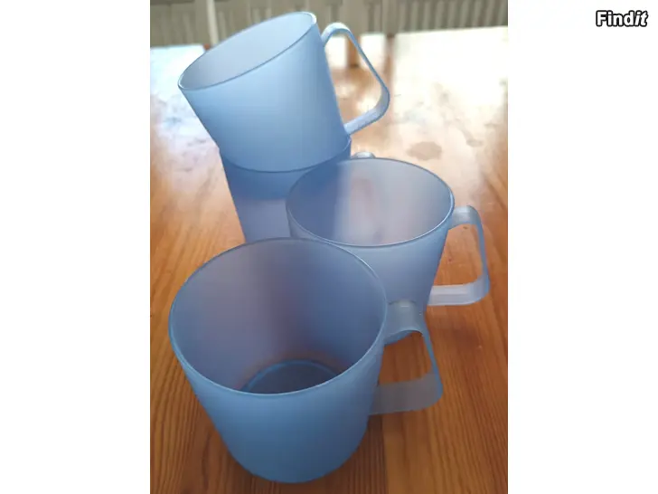 Säljes Plastmuggar 4 st med handtag, 3 olika modeller