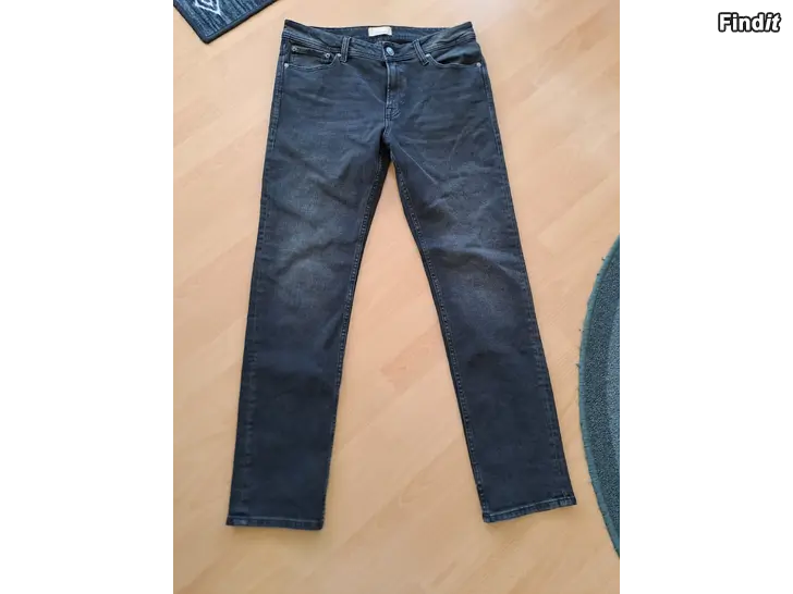 Säljes Jeans Jack  Jones NYA oanvända