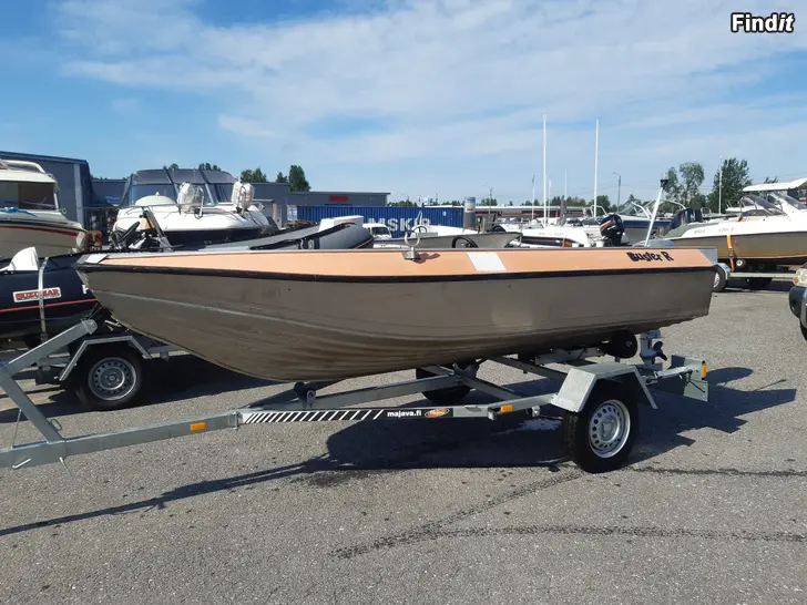 Myydään Buster R -85 Honda BF20SRTU -12