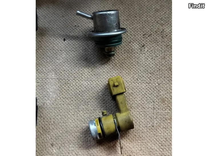 Annetaan Kampiakselinanturi pissapojansuutin polttoaineenpaineensäädin