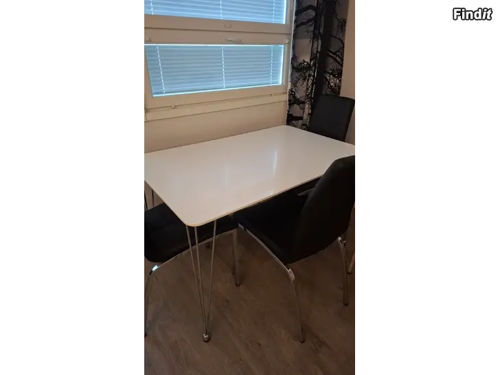 Säljes Köksbord med stolar