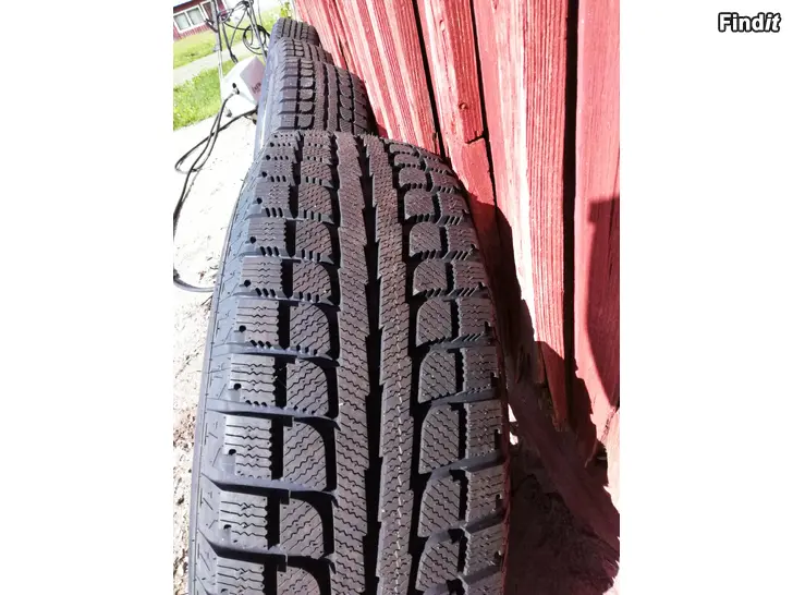 Myydään Transit custom kitkarenkaat vanteilla