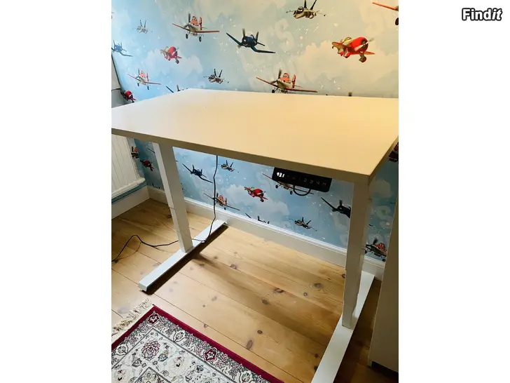 Säljes Höj och sänkbar arbetsbord 120x60cm