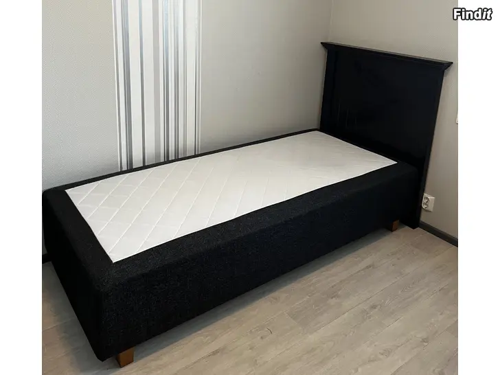 Myydään Sänky ja sängynpääty
