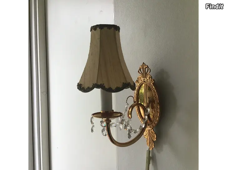 Säljes 2 st vackra vägglampor