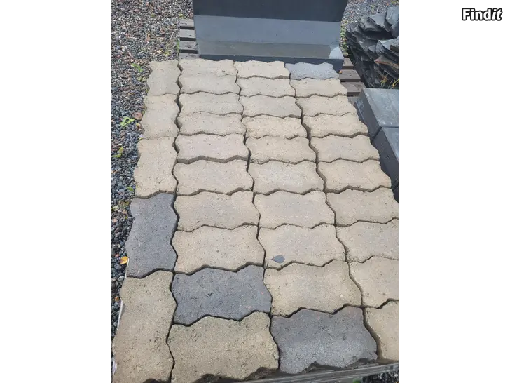 Myydään Gårdsstenar / Pihakiviä