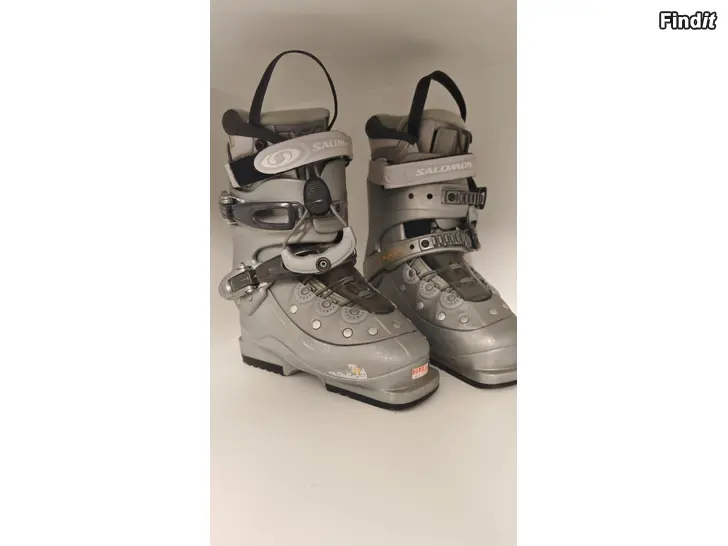 Myydään Salomon naisten monot 36 2/3