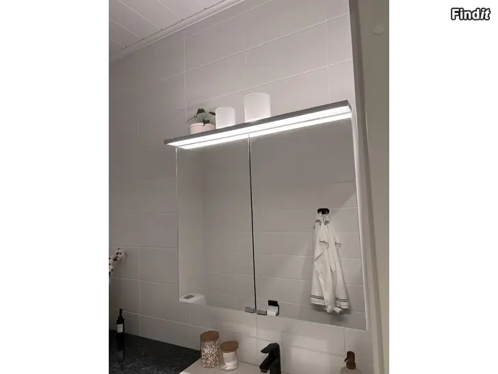 Säljes Glas skåp till badrum