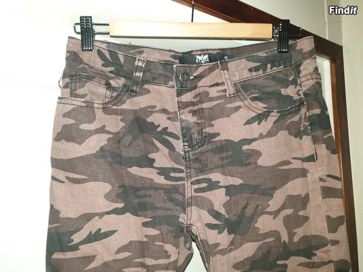 Myydään Ruskeat EMP camo kesähousut W28 / L32