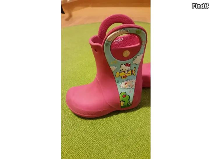 Säljes Crocs Hello Kitty kumisaappaat C9 -hinta 8e