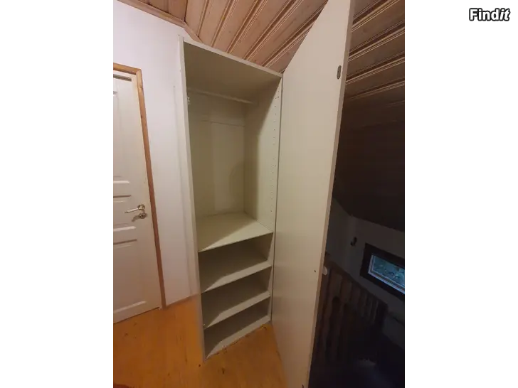 Säljes Vitt klädskåp