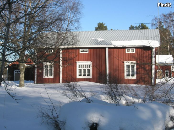 Säljes Äldre Bondgård, Ek.Byggnader, Stor tomt 12300m2