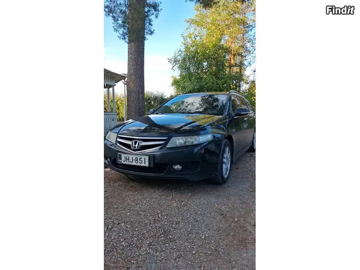 Säljes Honda Accord 2.0i automaatti bensa.  Hyväkuntoinen
