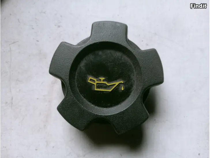 Myydään Nissan Bluebird 1988 öljykorkki