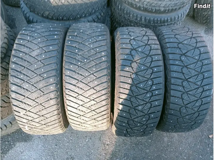 Myydään Good Year nastarenkaat 205/55R16