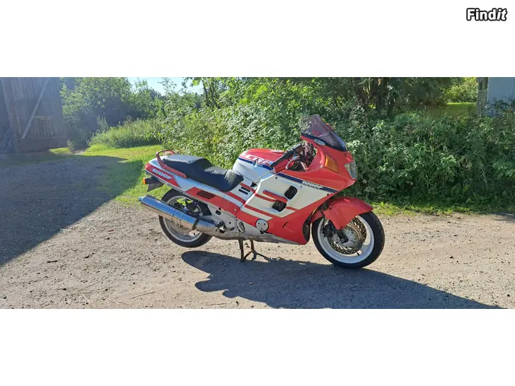 Myydään Honda CBR1000F 1990