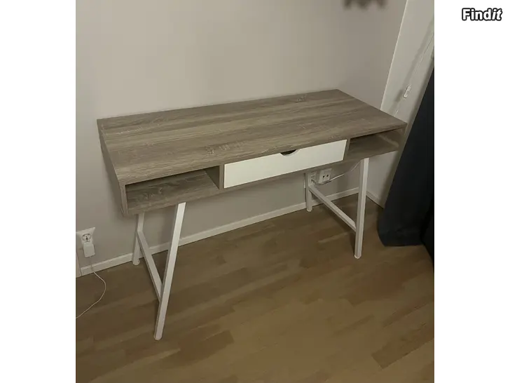 Myydään Työpöytä