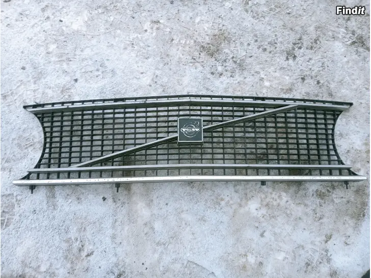 Myydään Volvo 140 1970 maski