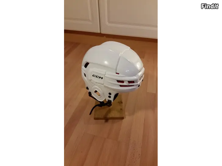 Myydään CCM Tacks70 jääkiekkokypärä valkoinen koko L 20e